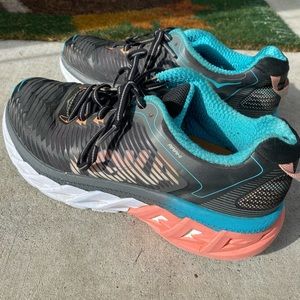 HOKA Arahi W size 8